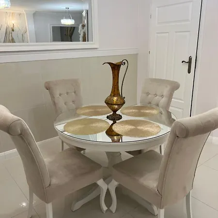 Parys Gold Apartment