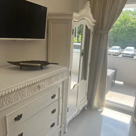 Parys Gold Apartament *